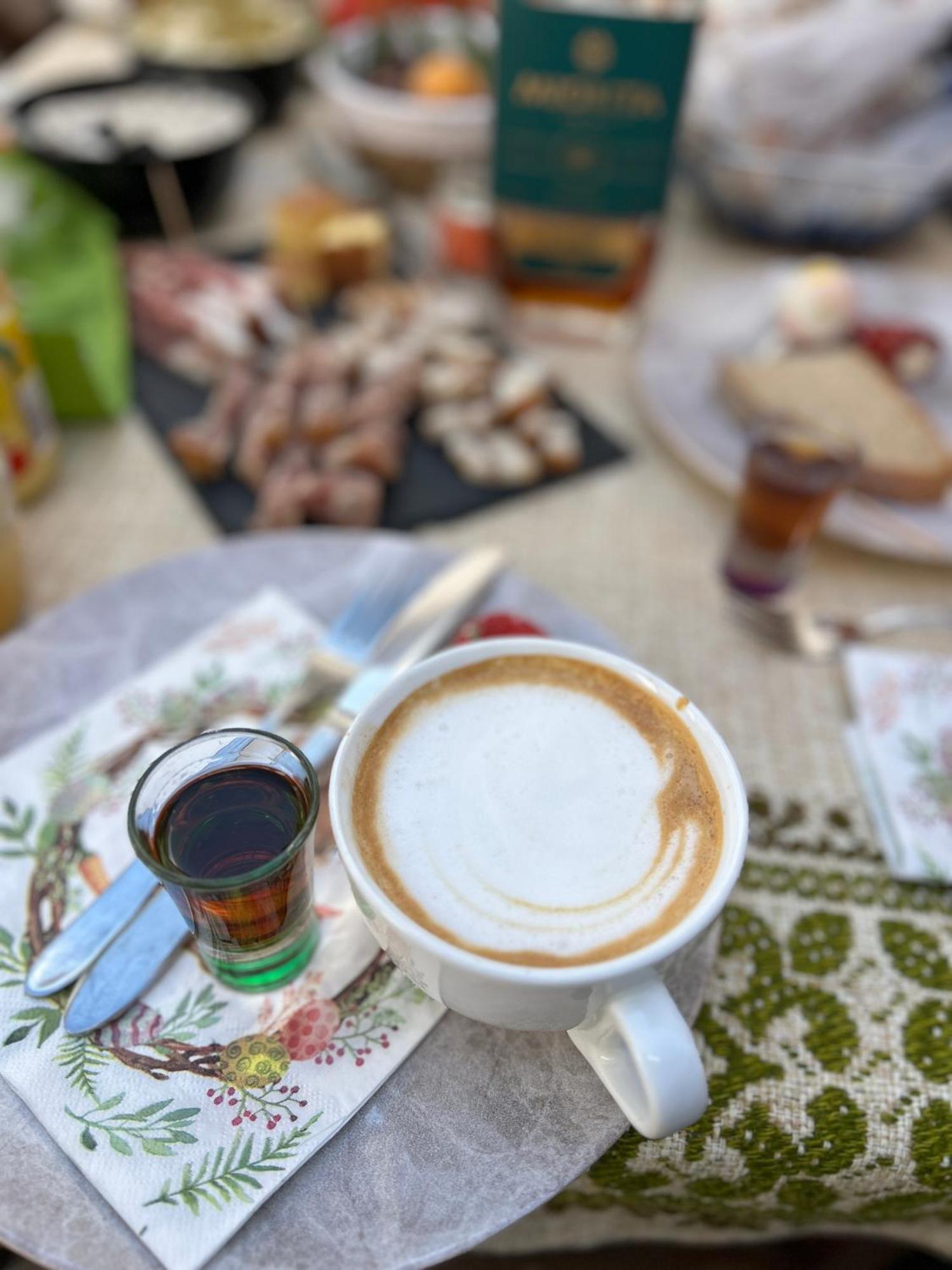 Kaffeinn Specialty Coffee Május 1. üdülő Kültér fotó